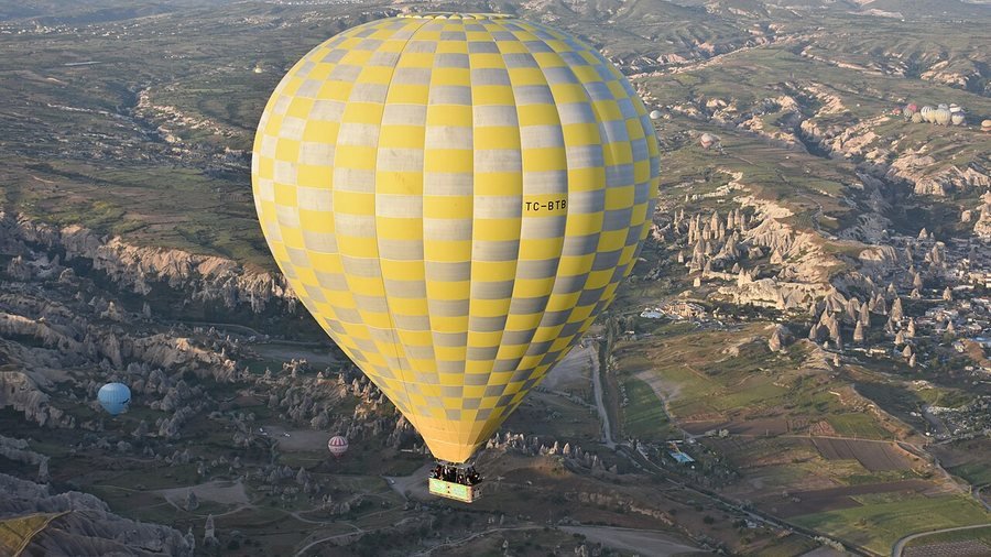Temsilî fotoğraf: sıcak hava balonu. Selçuk uçuşu 8 Eylül'de Eski Garaj Yeri'nden yapılacak.