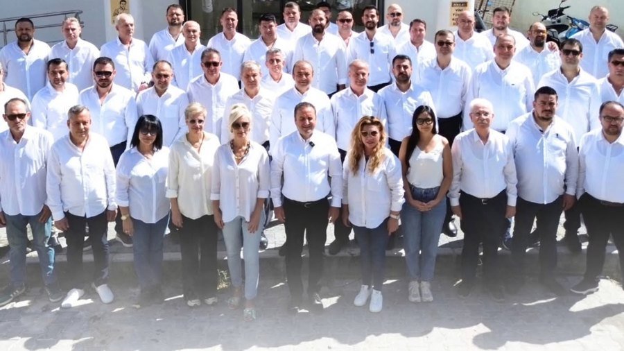 Koray Yolcu ve Beyaz Liste ekibi.