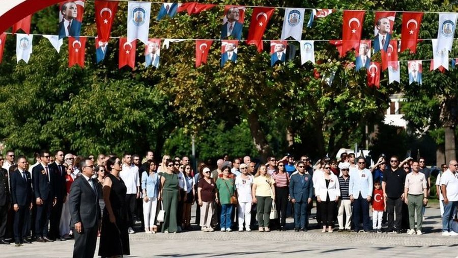 Selçuk'ta 30 Ağustos Zafer Bayramı töreni Atatürk Anıtı önünde gerçekleştirildi.